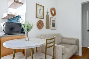 Smart TV - Sabel #203 | Downtown Asheville king-suite condo with Wi-Fi, AC, and parking. (Asheville)