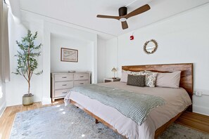 1 bedroom, iron/ironing board, free WiFi, bed sheets - Sabel #203 | Downtown Asheville king-suite condo with Wi-Fi, AC, and parking. (Asheville)