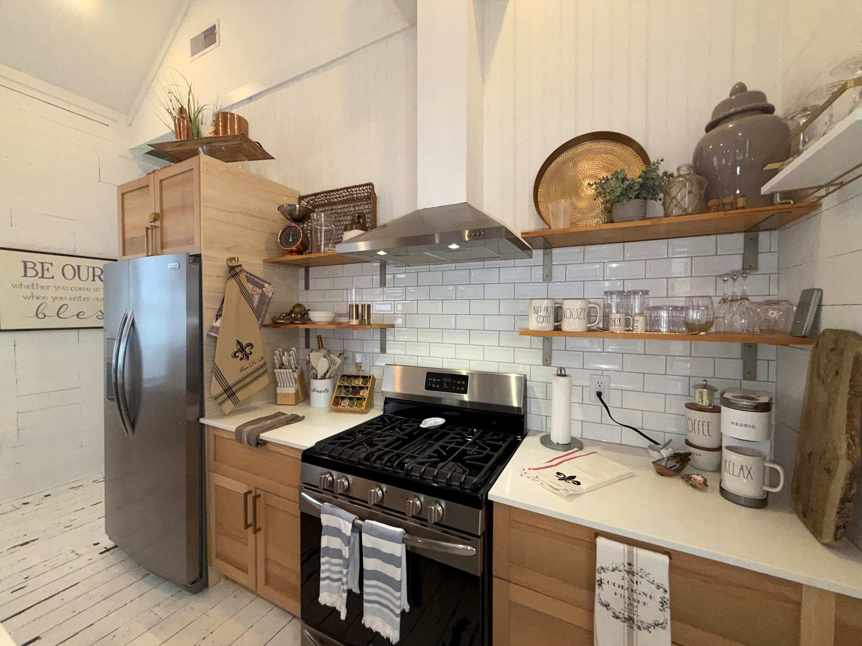 Coffee/tea maker, fridge, microwave, oven