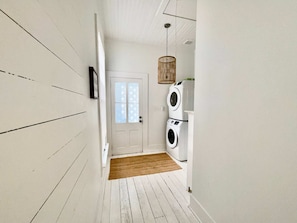 Interior - Krewe Cottage - Near Beach & The Strand (Galveston)