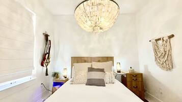2 bedrooms, iron/ironing board, WiFi, bed sheets