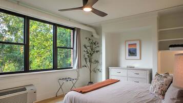 1 bedroom, iron/ironing board, WiFi (free), bed sheets