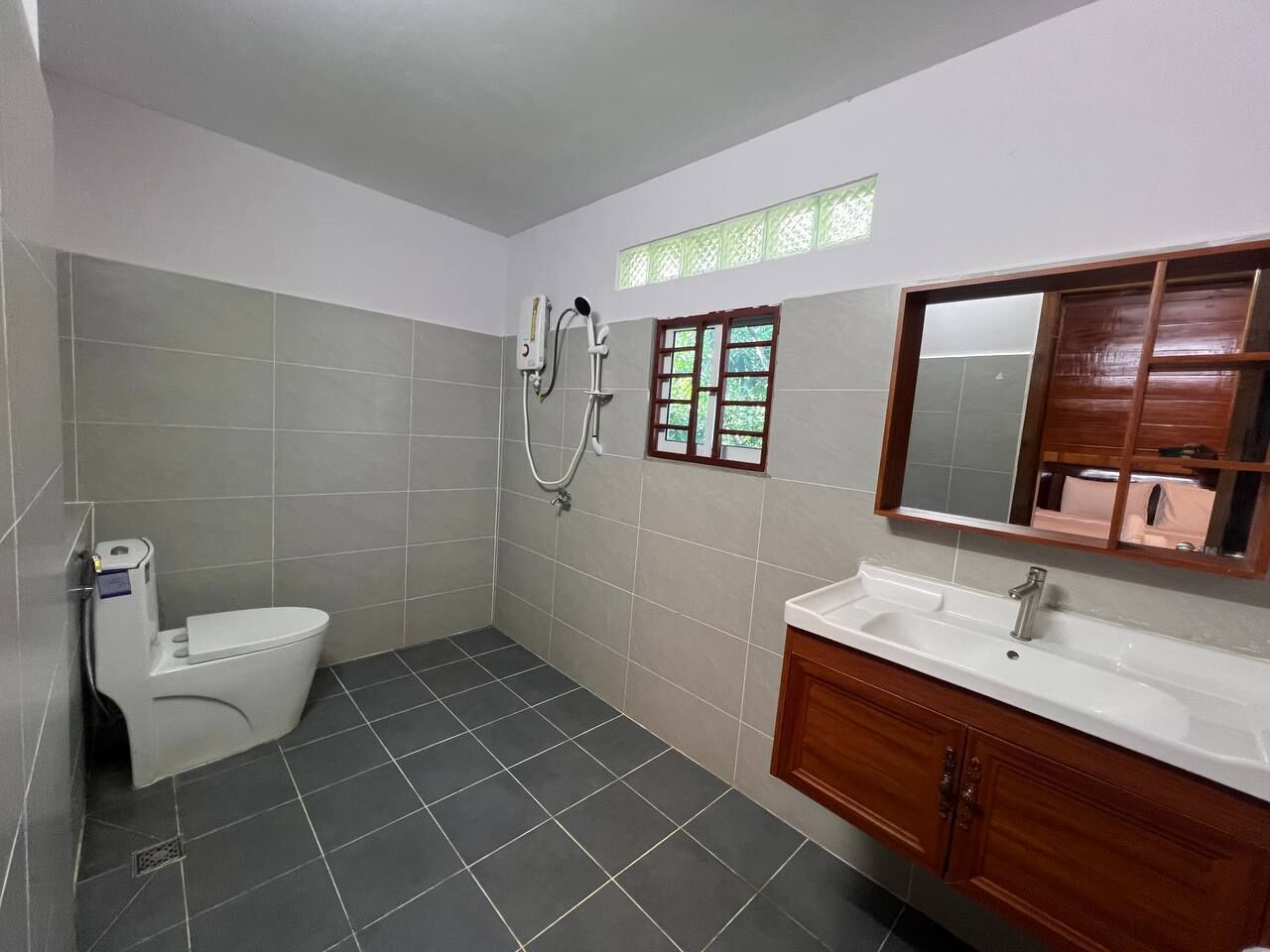 Family Triple Room, Pool View | Bathroom | Shower, towels, soap, shampoo