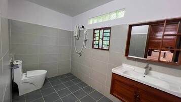 Family Triple Room, Pool View | Bathroom | Shower, towels, soap, shampoo