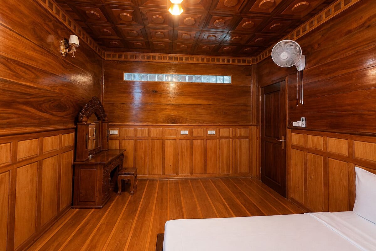 Superior Double Room, Patio | Desk, WiFi (free)