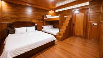 Family Triple Room, Pool View | Desk, WiFi (free)