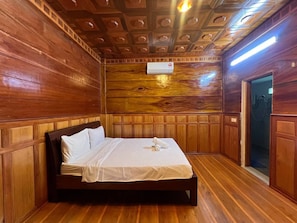 Desk, free WiFi - Cloudy Hill Hostel & Villa (Kampot)