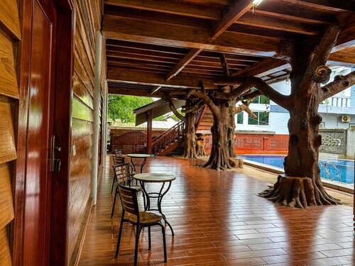 Cloudy Hill Hostel & Villa