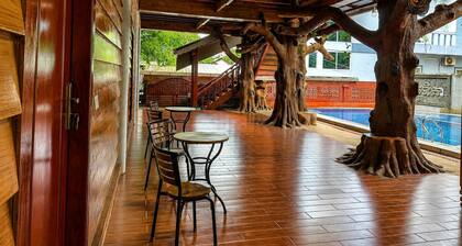 Cloudy Hill Hostel & Villa