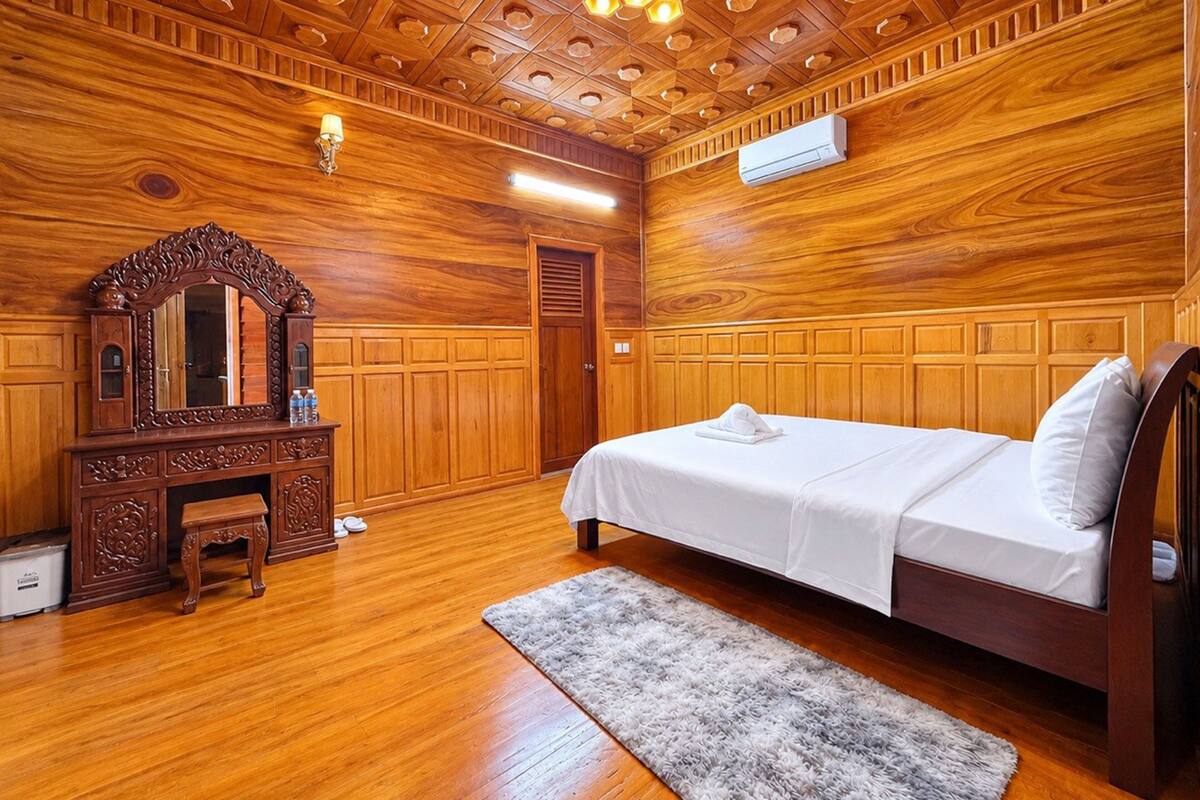 Superior Double Room, Patio | Desk, WiFi (free)