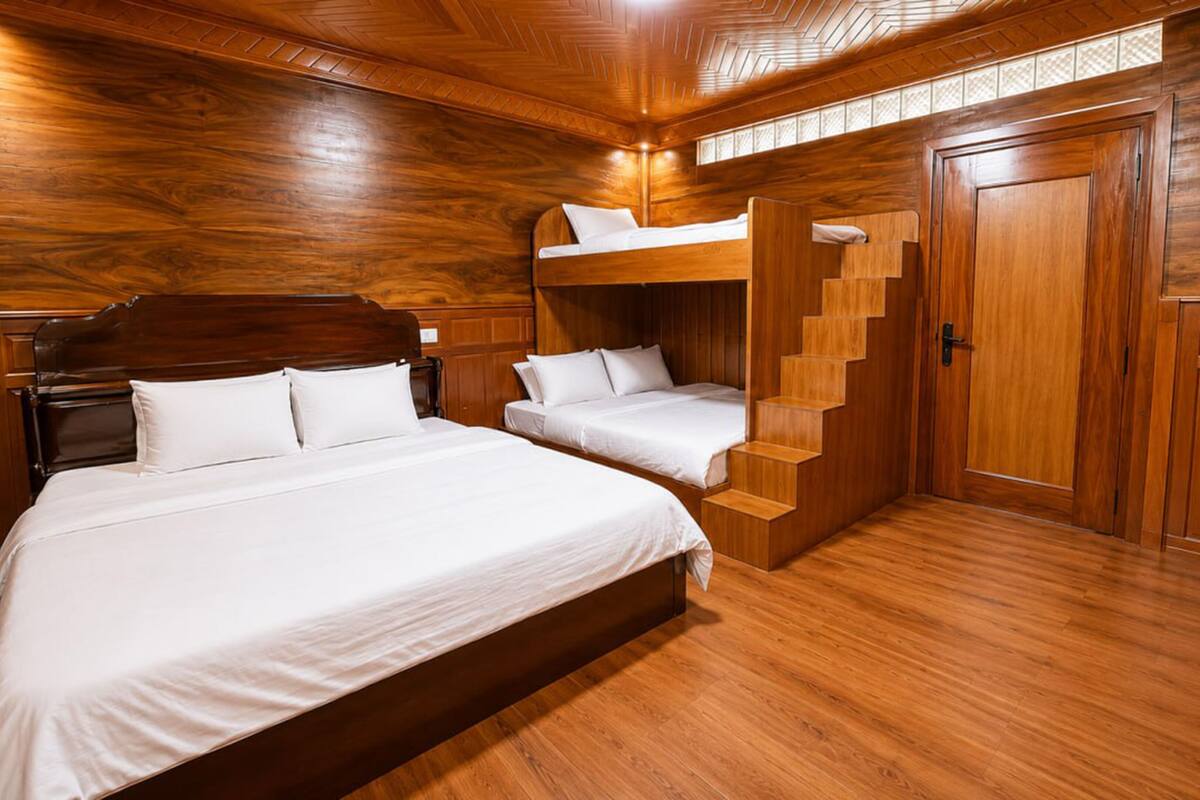 Superior Triple Room, Pool View | Desk, WiFi (free)