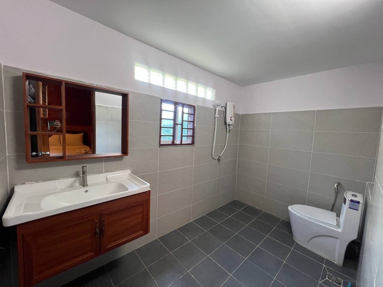 Shower, towels, soap, shampoo