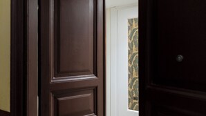 Maison mitoyenne, balcon, vue ville | Intérieur