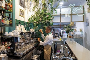 酒吧（店内）