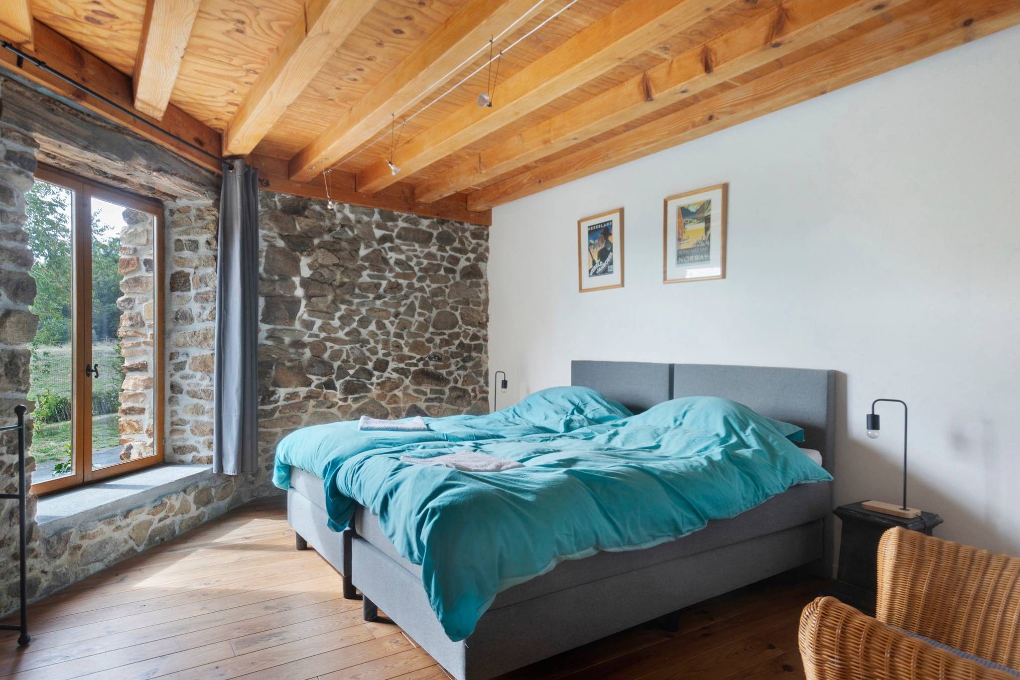 13 bedrooms, WiFi, bed sheets