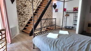 1 bedroom, WiFi, bed sheets