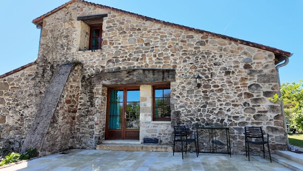 Exterior - Holiday Home 'Domaine De Bellac - Le Calèche' with Shared Pool, Private Terrace & Wifi (Roussines)