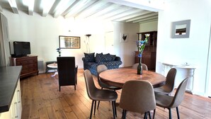 Dining - Holiday Home 'Domaine De Bellac - Le Calèche' with Shared Pool, Private Terrace & Wifi (Roussines)