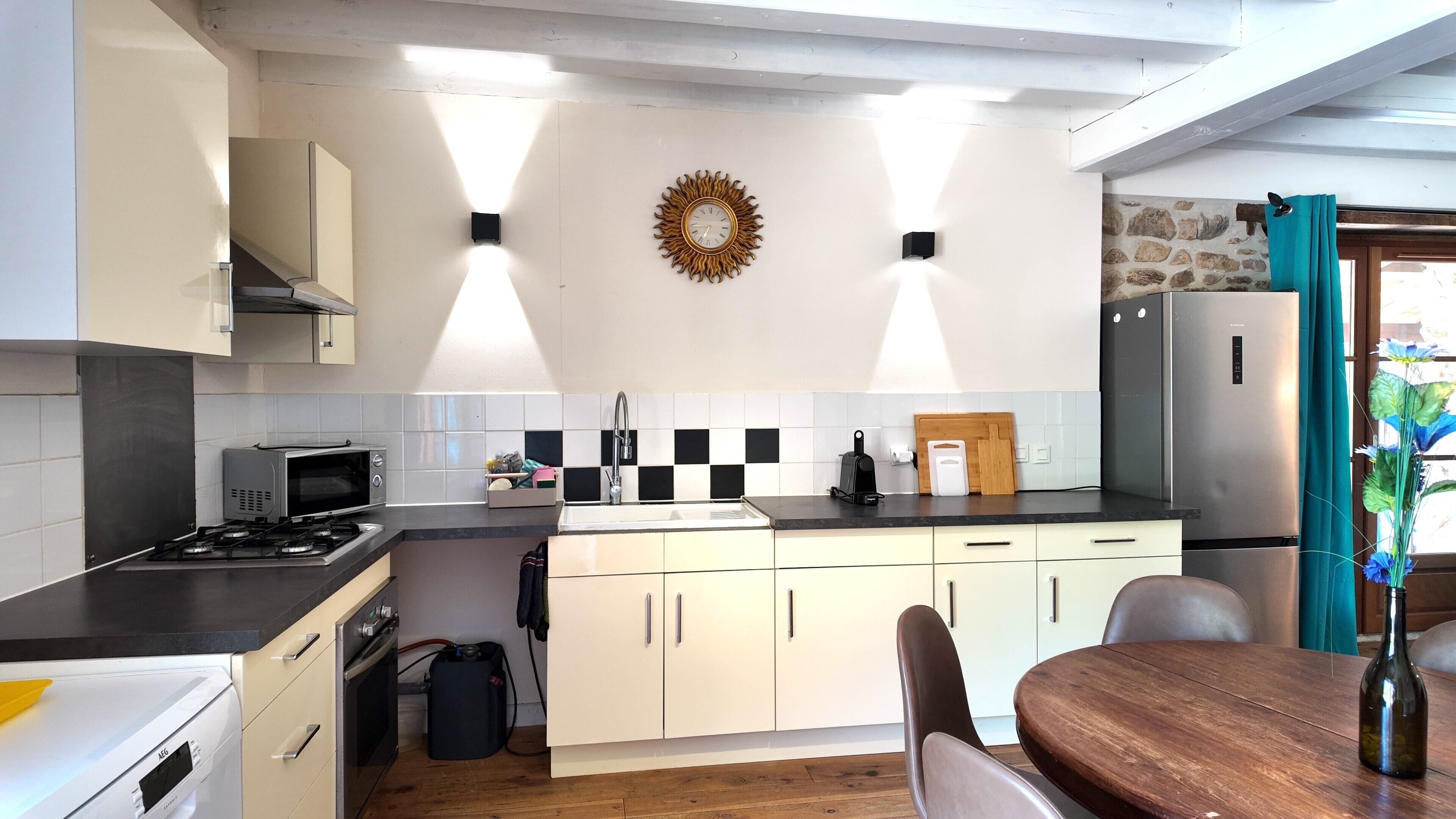 Coffee/tea maker, fridge, microwave, oven