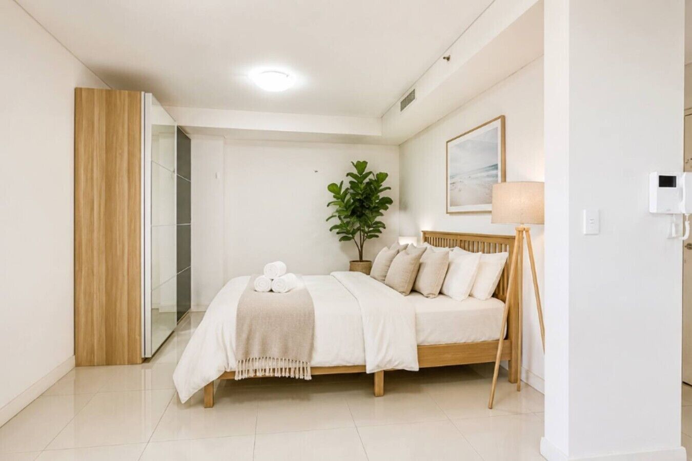 Desk, iron/ironing board, travel cot, WiFi