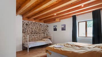3 bedrooms, WiFi, bed sheets