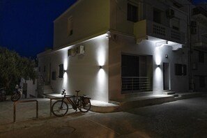 A modern building with a bicycle parked outside, a gated entrance, and a staircase leading to the entrance. - Apartment 'Sea View Uno 2' with Sea View, Wi-Fi and Air Conditioning (Agios Nikolaos)