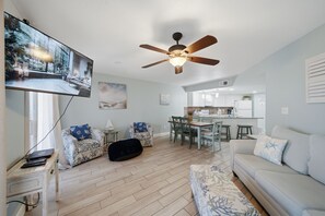 Living area - Beach Front Regatta 102A (Gulf Shores)