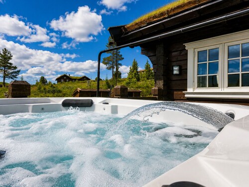 Dream mountain cabin with jacuzzi and views