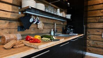 Kühlschrank, Ofen, Geschirrspüler, Kochgeschirr/Geschirr/Besteck
