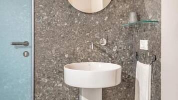 Chambre Double, balcon, vue ville | Salle de bain