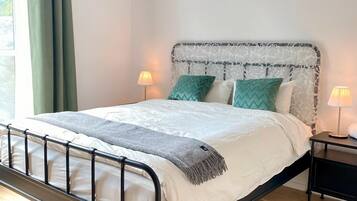 2 bedrooms, WiFi (free), bed sheets