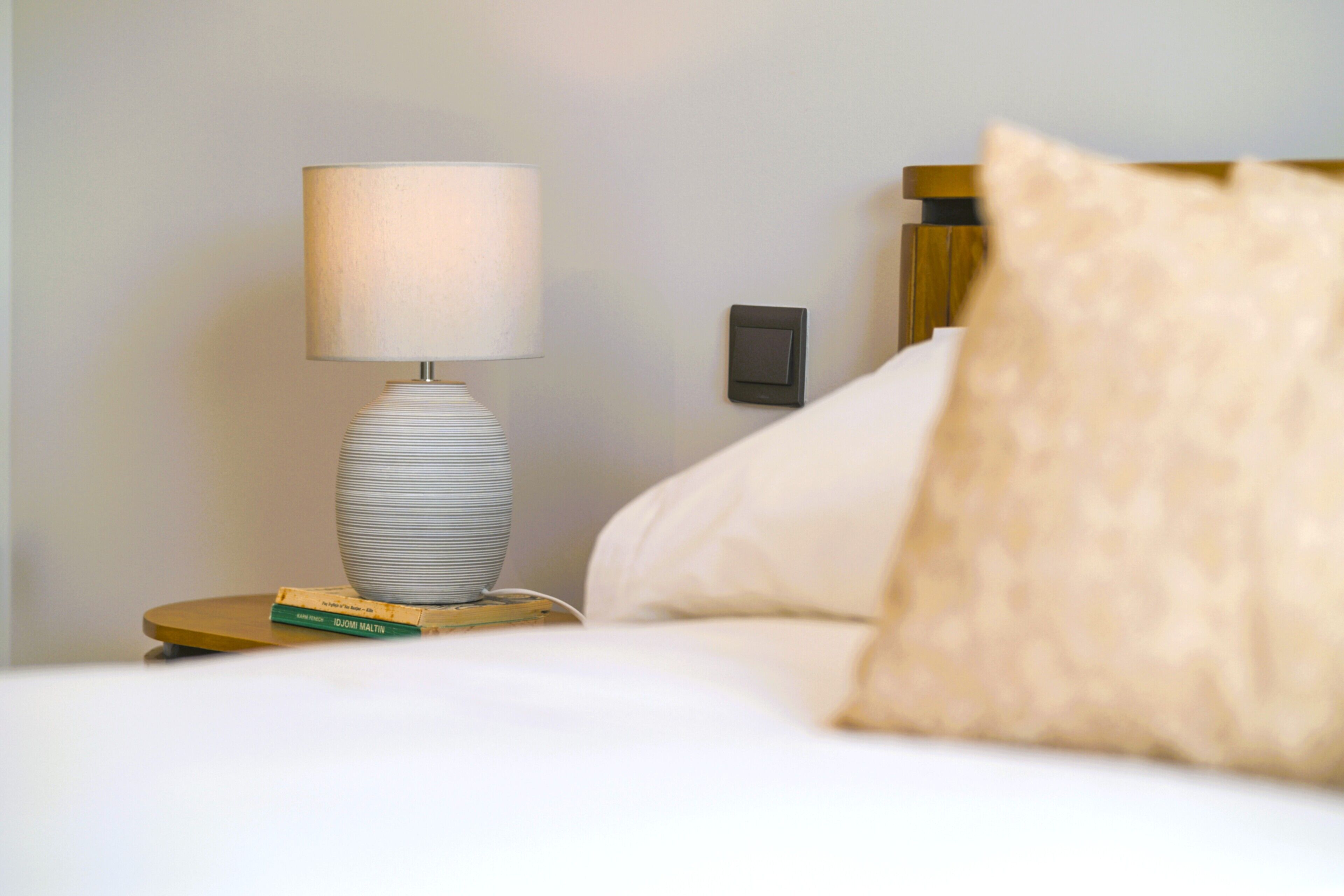 3 habitaciones, tabla de planchar con plancha, wifi y ropa de cama 