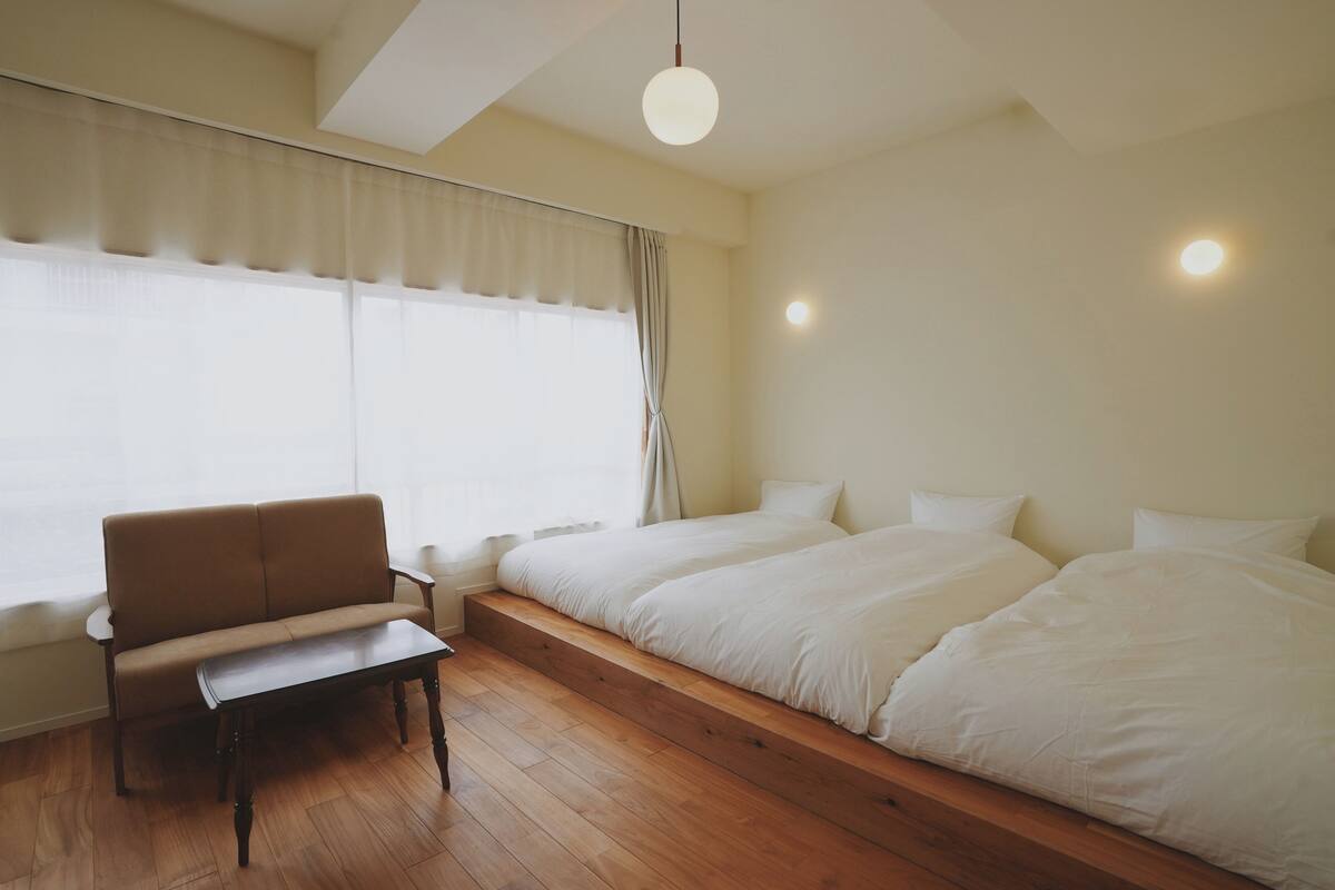 Triple Room, City View | Desk, laptop workspace, WiFi (free), bed sheets