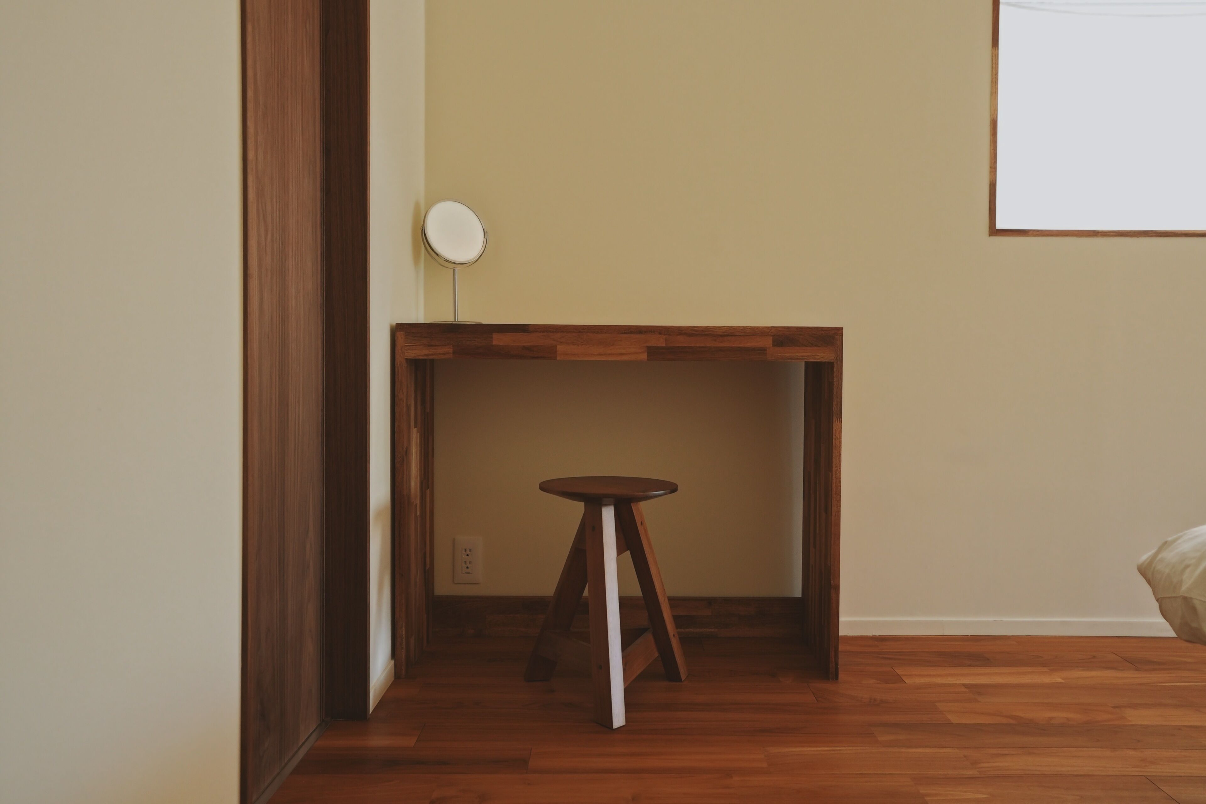 Desk, laptop workspace, free WiFi, bed sheets