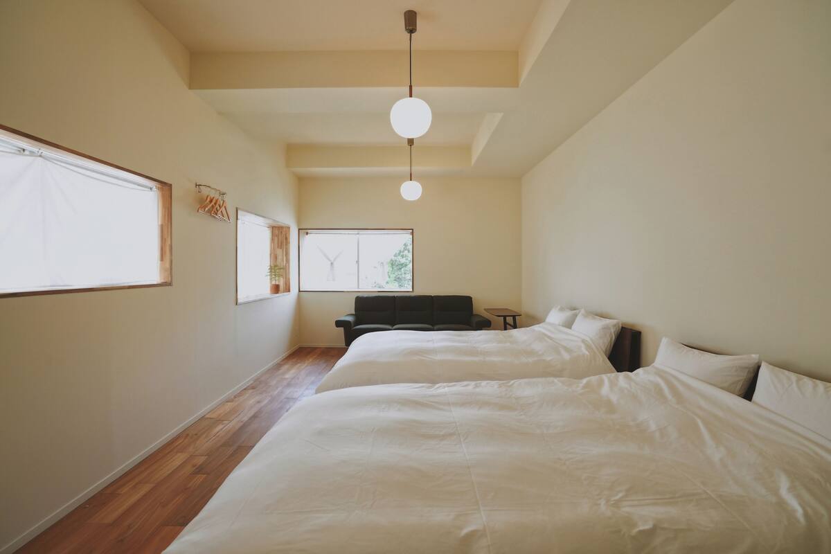 Twin Room, Garden View | Desk, laptop workspace, WiFi (free), bed sheets