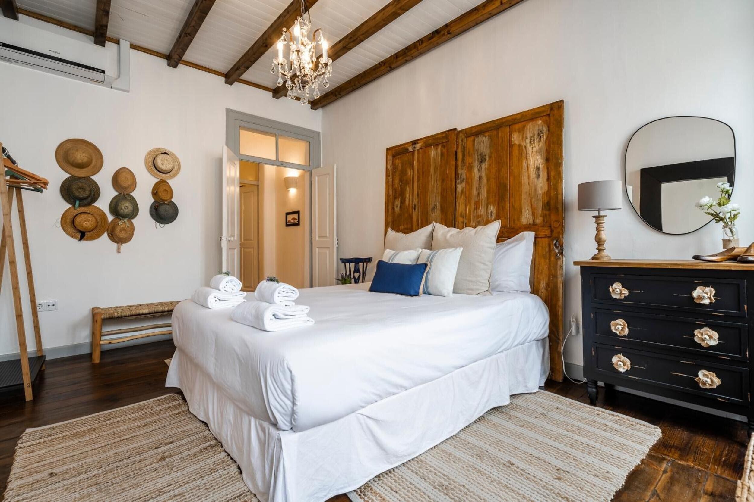 3 chambres, fer et planche à repasser, Wi-Fi, draps fournis