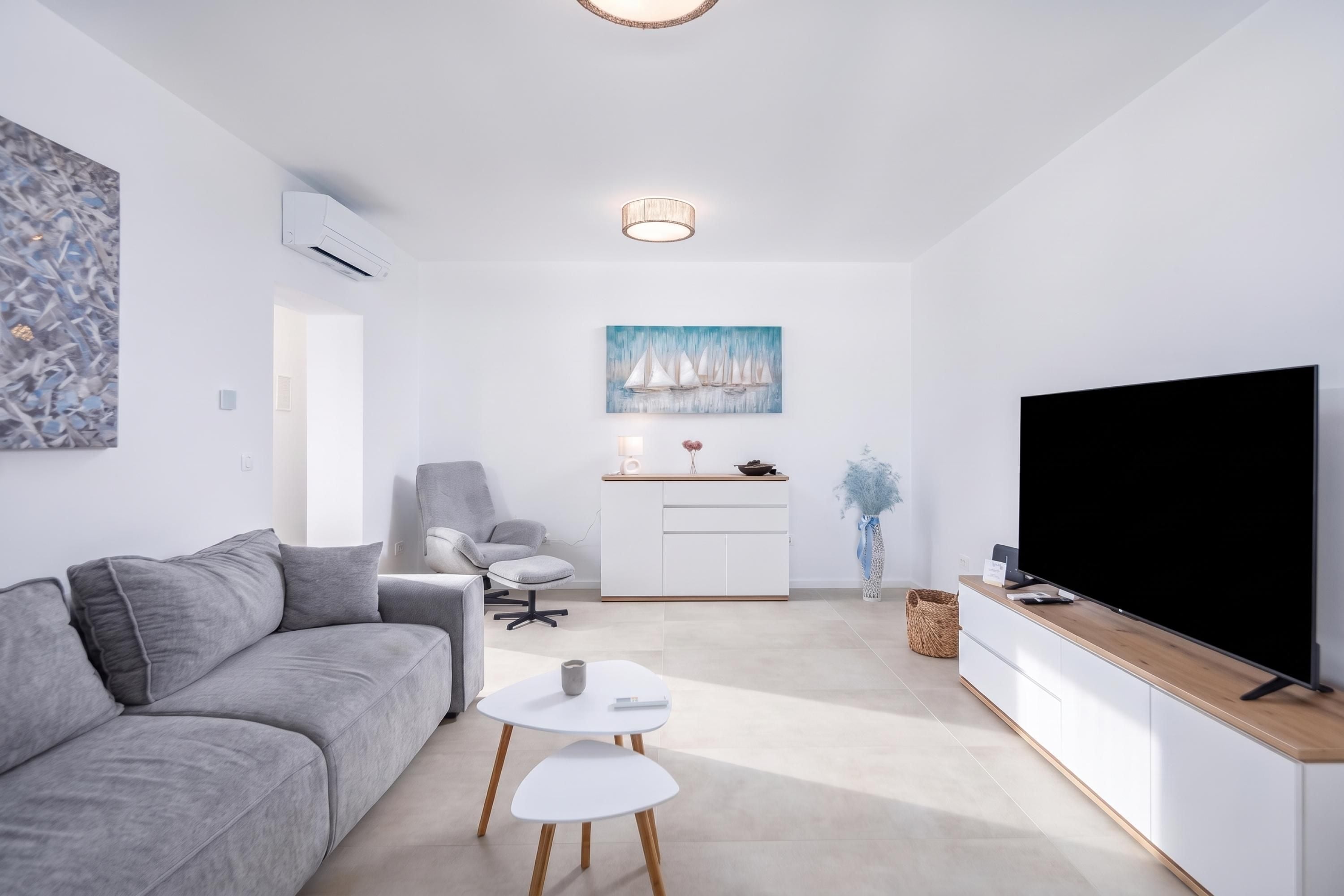 منزل عائلي - ٣ غرف نوم - بحمامين - بالقرب من الجبل (Holiday Home Elora Seaview Private) | غرفة المعيشة