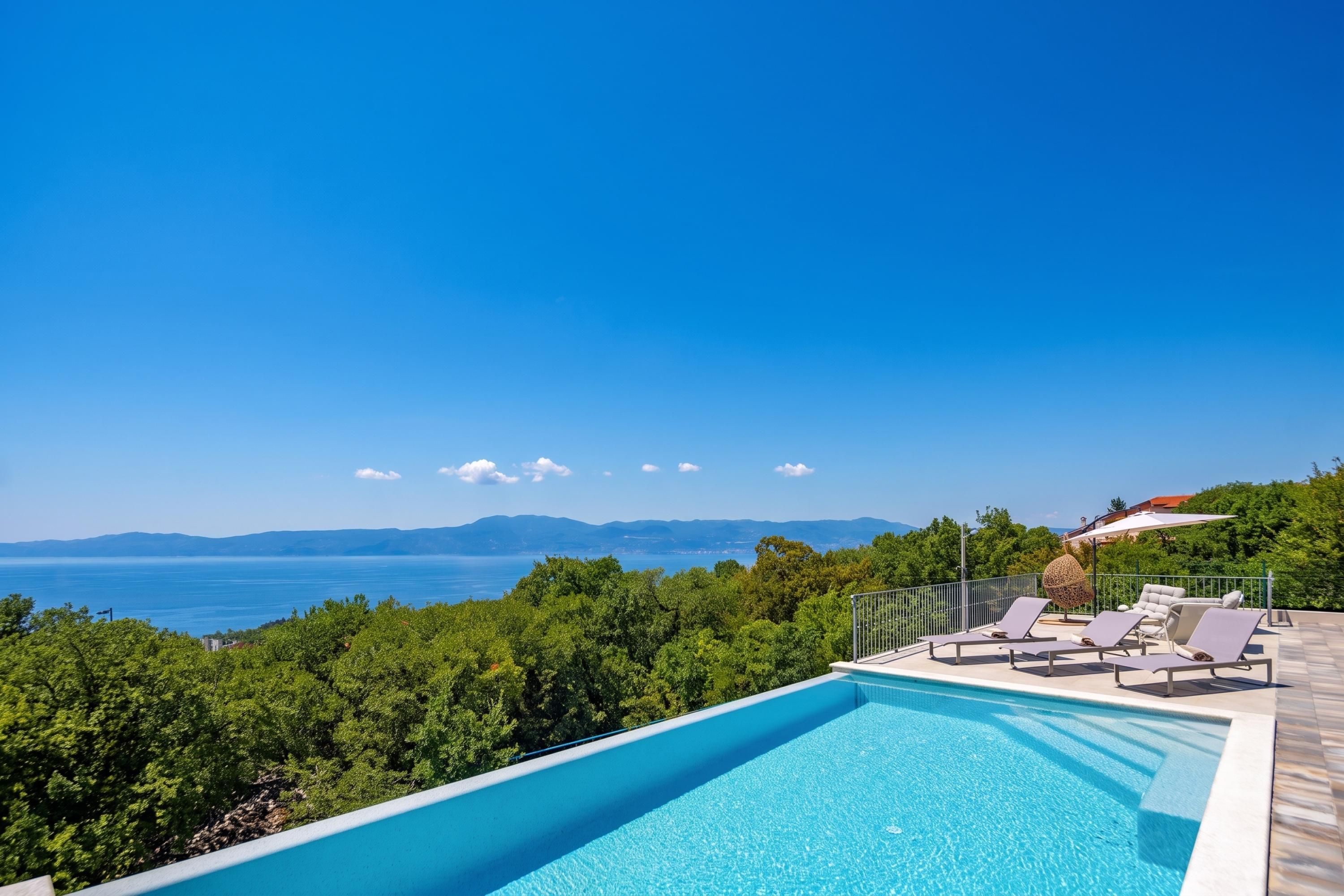 Family House, 3 Bedrooms, 2 Bathrooms, Mountainside (Holiday Home Elora Seaview Private) | Pool