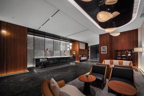 A modern lobby with a reception desk, seating area, and a large window. - Shanghai Intercity Expo Center Hotel (Shanghai)