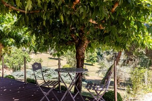 Outdoor dining - Le Jardin d'Eau - Grey Room (Lamothe-Montravel)