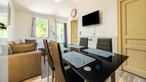 Unclassified image, 5 of 20, button - Gîte “Le Jardin d’Eau” with Private Terrace, Shared Garden and Wi-Fi (Lamothe-Montravel)