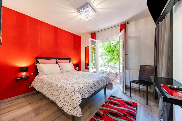 Room - Le Jardin d'Eau - Red Room (Lamothe-Montravel)