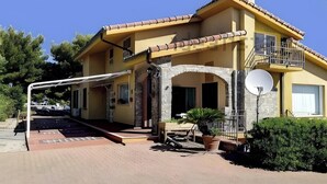 Unclassified image, 5 of 16, button - Studio Apartment 'Bellavista' with Sea View, Shared Pool and Wi-Fi (Poggi)