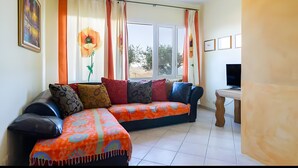 Unclassified image, 3 of 16, button - Studio Apartment 'Bellavista' with Sea View, Shared Pool and Wi-Fi (Poggi)