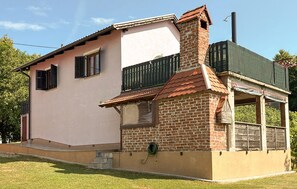 A two-story building with a brick extension, a balcony, and a chimney. - Nice home in Donji Kraljevec with WiFi (Donji Kraljevec)