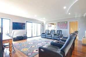 Unclassified image, 5 of 34, button - 'The Wetlands' Holiday Home (Warrnambool)