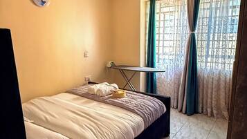 1 bedroom, desk, iron/ironing board, WiFi (free)