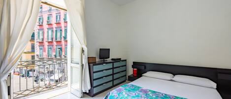 アパートメント (1 Bedroom) | 1 室のベッドルーム、ノートパソコン用作業スペース、ベッドシーツ
