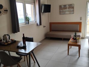 Living area - Beachfront Kala's Suites Apartments (Ammoudara Heraklion)