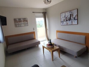 Living area - Beachfront Kala's Suites Apartments (Ammoudara Heraklion)